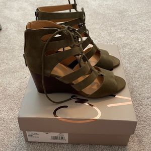 Brand New in Box size 9 Crown Vintage Julene Gladiator Wedge Sandals